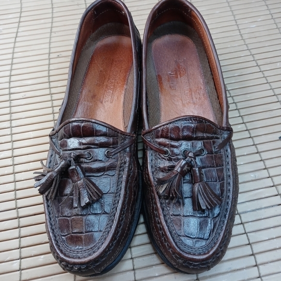 Johnston & Murphy men\'s brown leather Alligator print loafer. Sz 8.5M. 4… main image 5